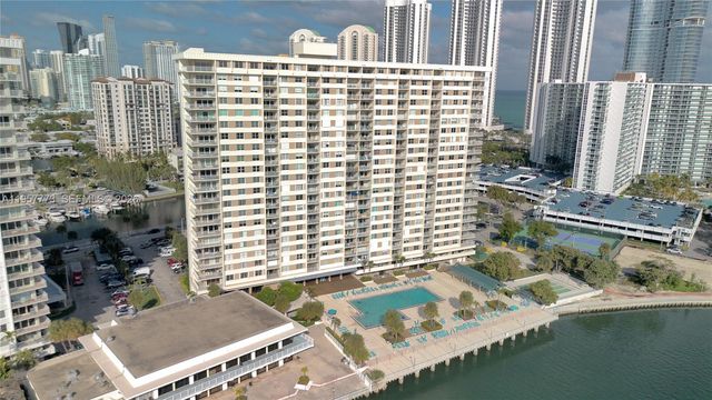 300 Bayview Dr PH-06, Sunny Isles Beach, FL 33160