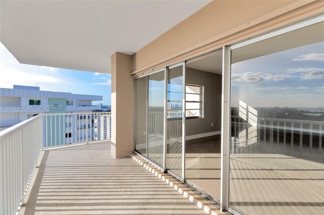 300 Bayview Dr PH-06, Sunny Isles Beach, FL 33160