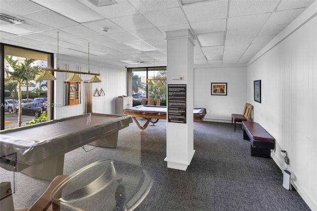 300 Bayview Dr PH-06, Sunny Isles Beach, FL 33160