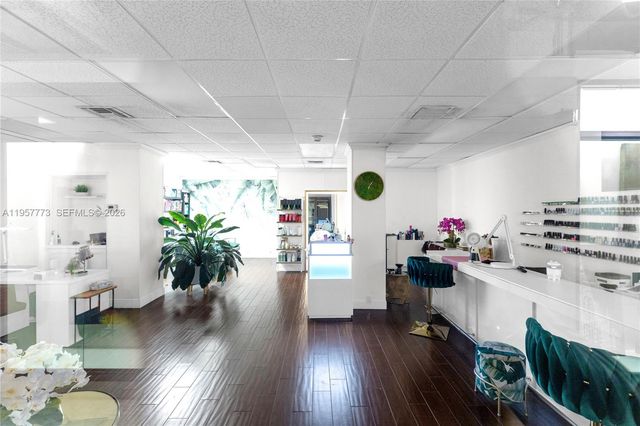 300 Bayview Dr PH-06, Sunny Isles Beach, FL 33160