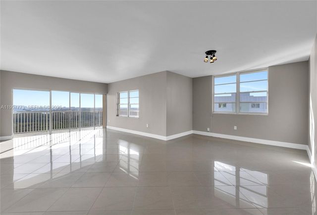 300 Bayview Dr PH-06, Sunny Isles Beach, FL 33160