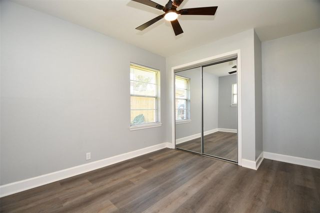 5429 De Lange Lane, Houston, TX 77092