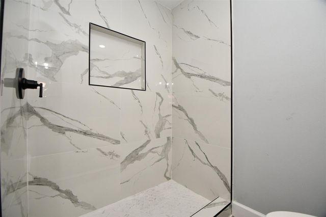 5429 De Lange Lane, Houston, TX 77092