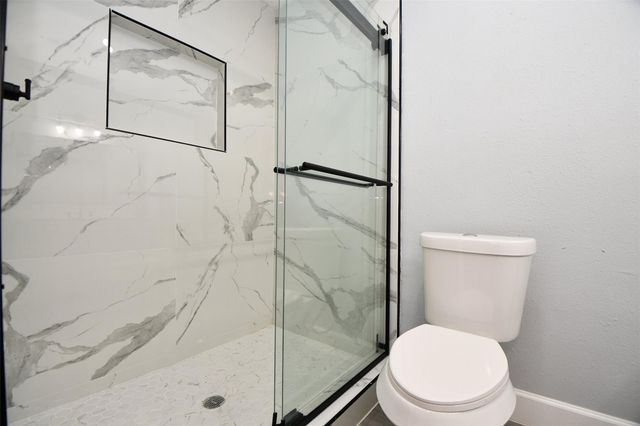 5429 De Lange Lane, Houston, TX 77092