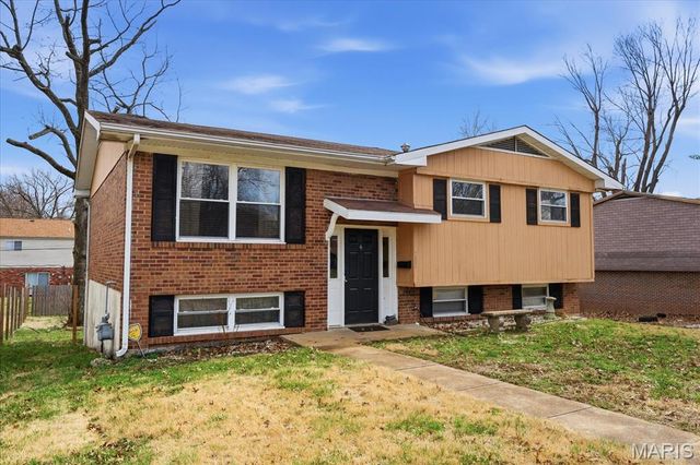 212 Castellano Drive, Swansea, IL 62226