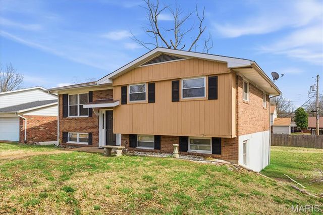 212 Castellano Drive, Swansea, IL 62226