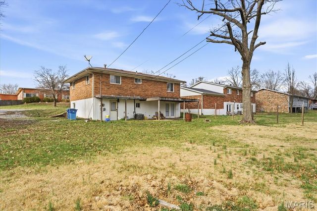 212 Castellano Drive, Swansea, IL 62226