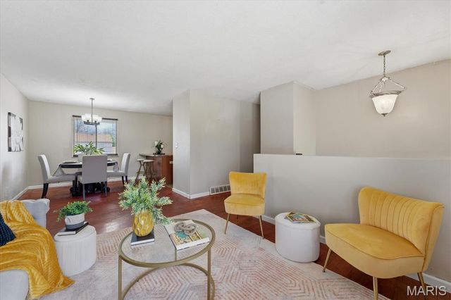 212 Castellano Drive, Swansea, IL 62226