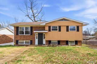 212 Castellano Drive, Swansea, IL 62226