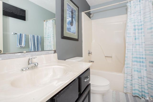 8929 Southport Drive, Evansville, IN 47711