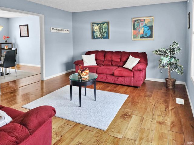 8929 Southport Drive, Evansville, IN 47711