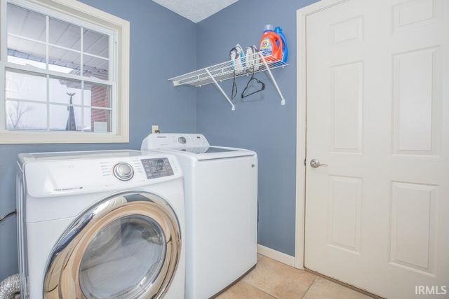 8929 Southport Drive, Evansville, IN 47711