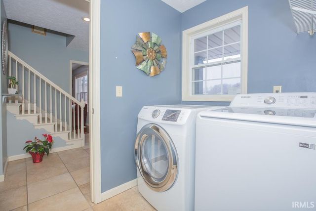 8929 Southport Drive, Evansville, IN 47711