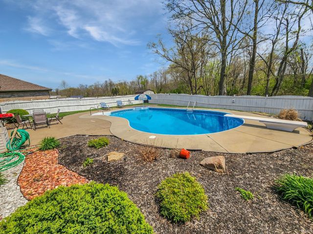 8929 Southport Drive, Evansville, IN 47711