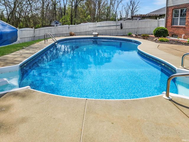 8929 Southport Drive, Evansville, IN 47711