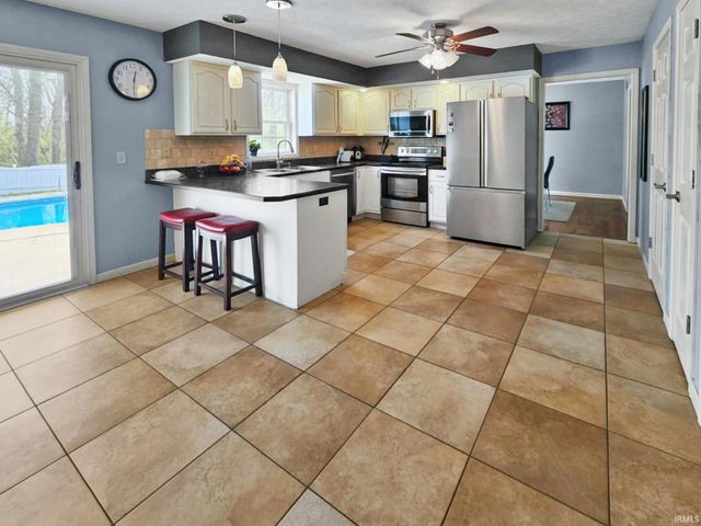 8929 Southport Drive, Evansville, IN 47711