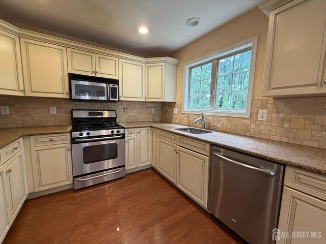 247 River Road, Piscataway, NJ 08854