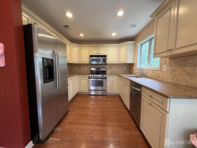 247 River Road, Piscataway, NJ 08854