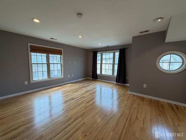 247 River Road, Piscataway, NJ 08854
