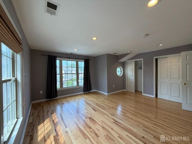 247 River Road, Piscataway, NJ 08854