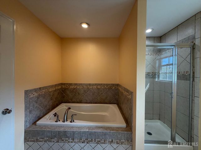 247 River Road, Piscataway, NJ 08854