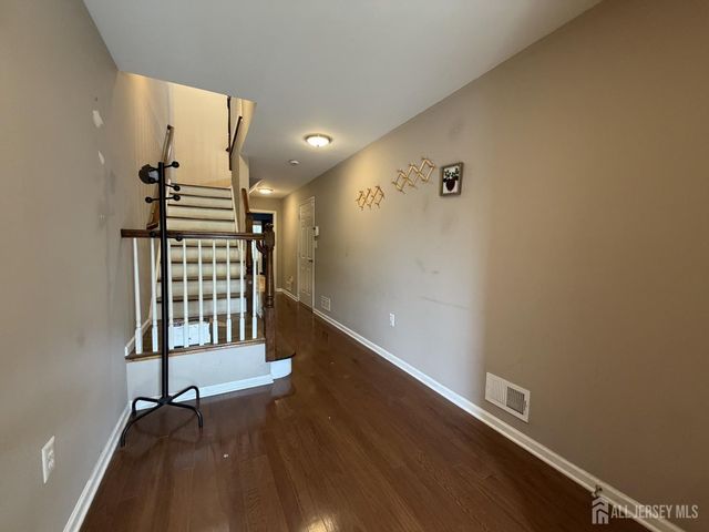 247 River Road, Piscataway, NJ 08854