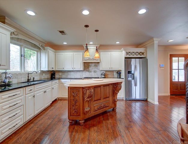 774 Springwood Rd, Hot Springs, AR 71913