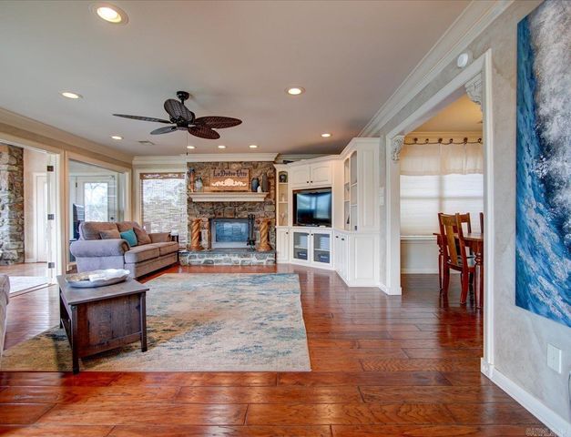 774 Springwood Rd, Hot Springs, AR 71913