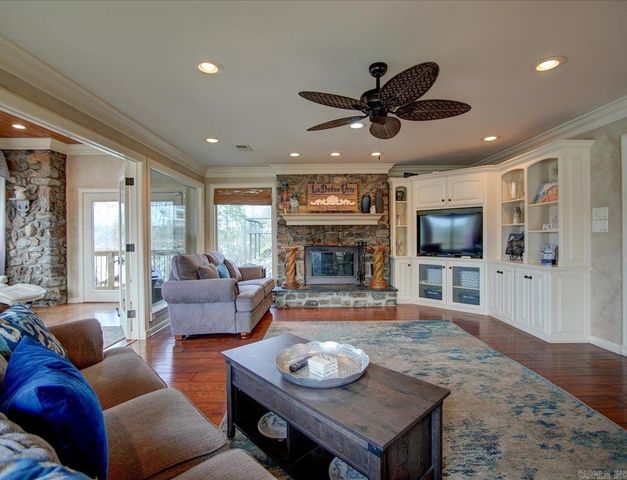 774 Springwood Rd, Hot Springs, AR 71913