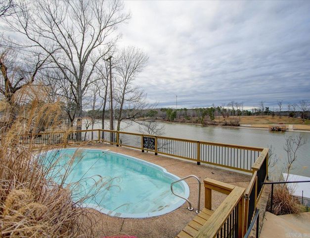 774 Springwood Rd, Hot Springs, AR 71913