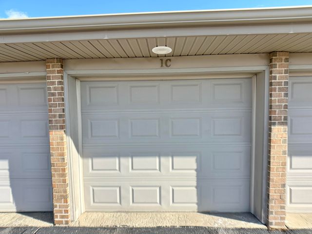 9814 Wildwood Court 1c, Highland, IN 46322