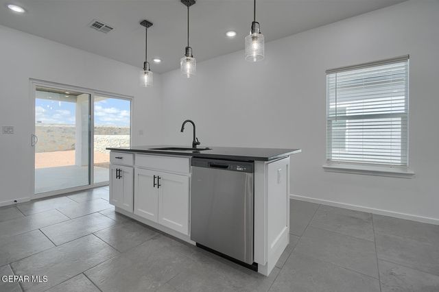 13872 CAROLINA PONCE Avenue, Horizon City, TX 79928