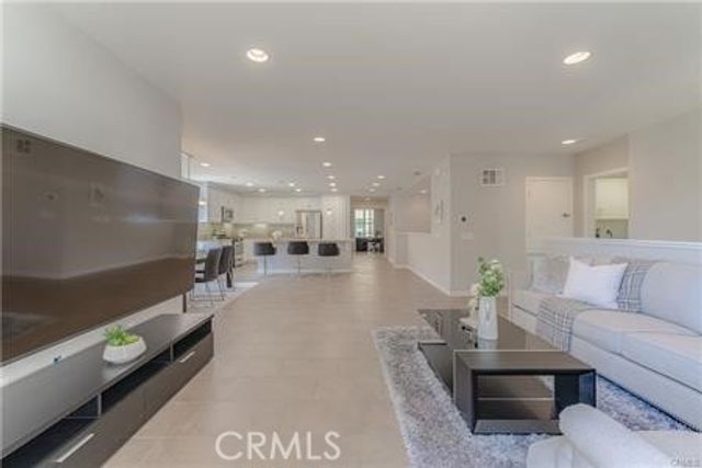 37 Waldorf, Irvine, CA 92612