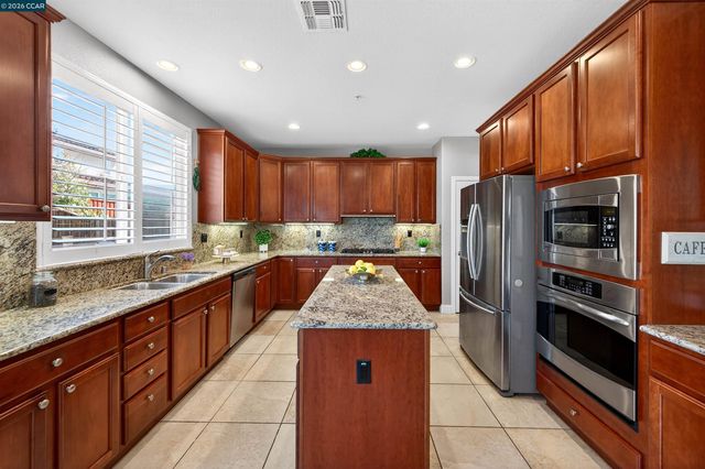 6 Tullach Pl, Hayward, CA 94542