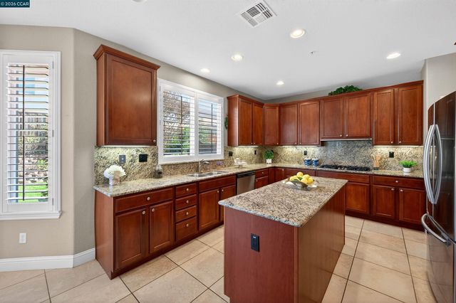 6 Tullach Pl, Hayward, CA 94542