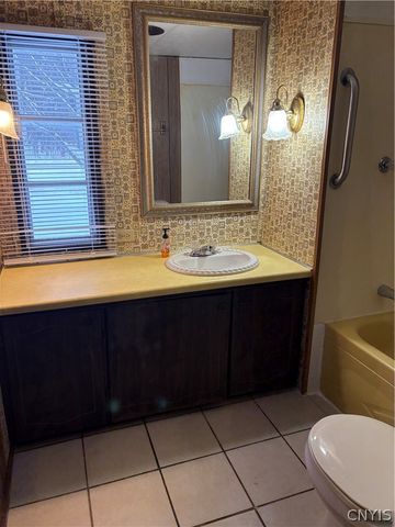 2590 County Route 176, Volney, NY 13069