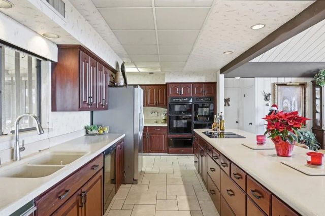 9902 Heavenly Way, La Mesa, CA 91941