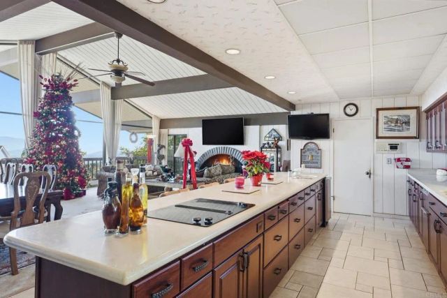 9902 Heavenly Way, La Mesa, CA 91941