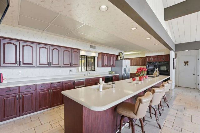 9902 Heavenly Way, La Mesa, CA 91941