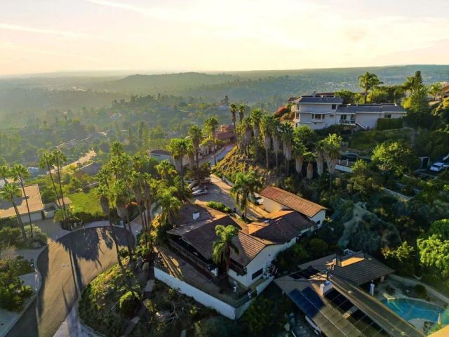 9902 Heavenly Way, La Mesa, CA 91941