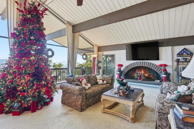 9902 Heavenly Way, La Mesa, CA 91941