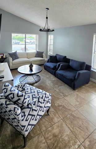 4467 Willow Pond Road A, West Palm Beach, FL 33417