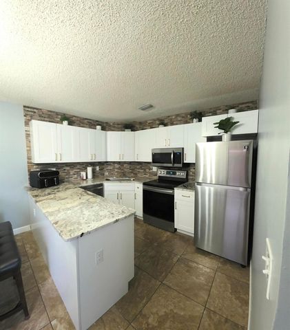 4467 Willow Pond Road A, West Palm Beach, FL 33417