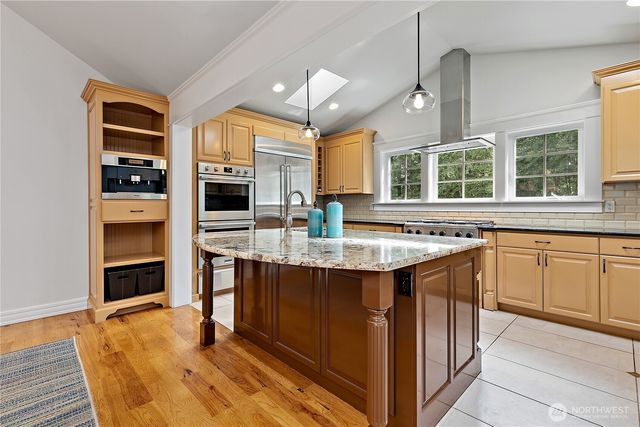 25327 NE 67th Place, Redmond, WA 98053