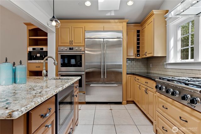 25327 NE 67th Place, Redmond, WA 98053