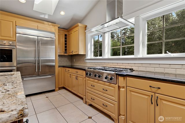 25327 NE 67th Place, Redmond, WA 98053