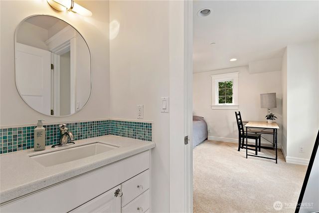 25327 NE 67th Place, Redmond, WA 98053