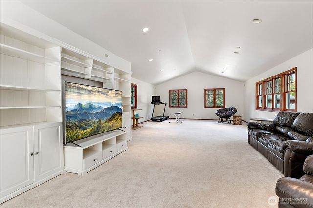 25327 NE 67th Place, Redmond, WA 98053