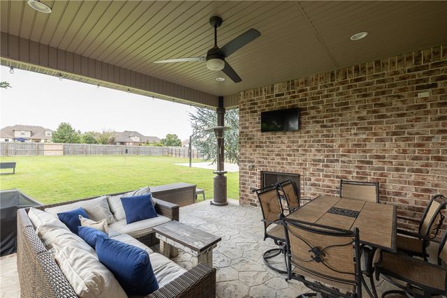2452 Riverwater Lane, Fayetteville, AR 72703