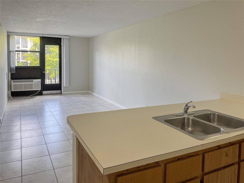 2771 Riverside Dr 310, Coral Springs, FL 33065